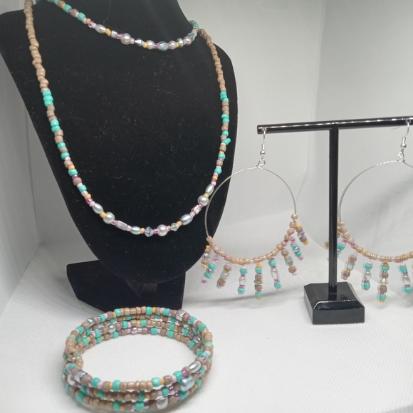 Hand Crafted Jewelry - Hand Crafted Turquoise and Tan Beaded Necklace Set
